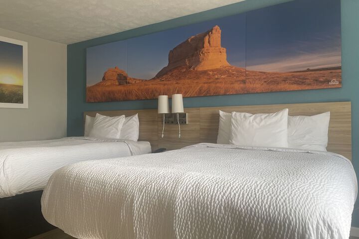 1 Queen Bed (17 of 21)