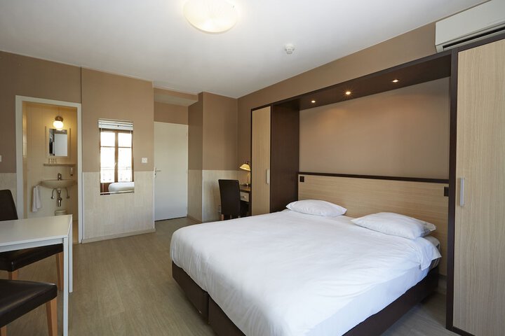 Room 27 of 41