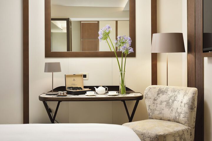 Room 32 of 85