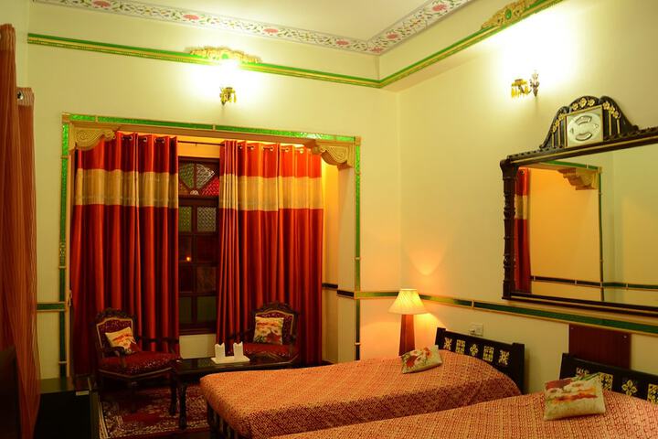 Room 17 of 38