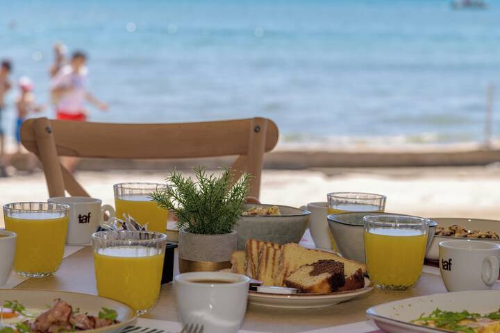 Breakfast/Coffee Service 84 of 89