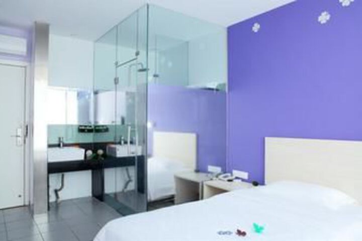 Room 6 of 38