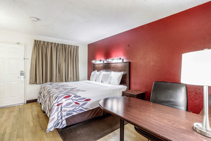 Room 3 of 28