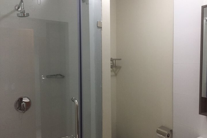Room 33 of 74