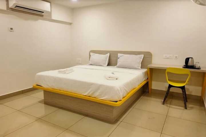 Room 7 of 12