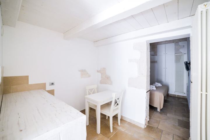 Room 6 of 14