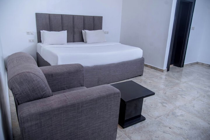 Room 8 of 32