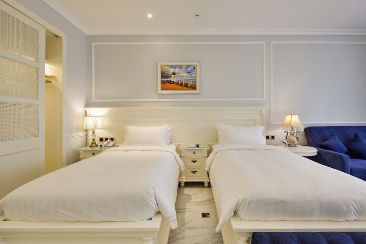 Room 3 of 195