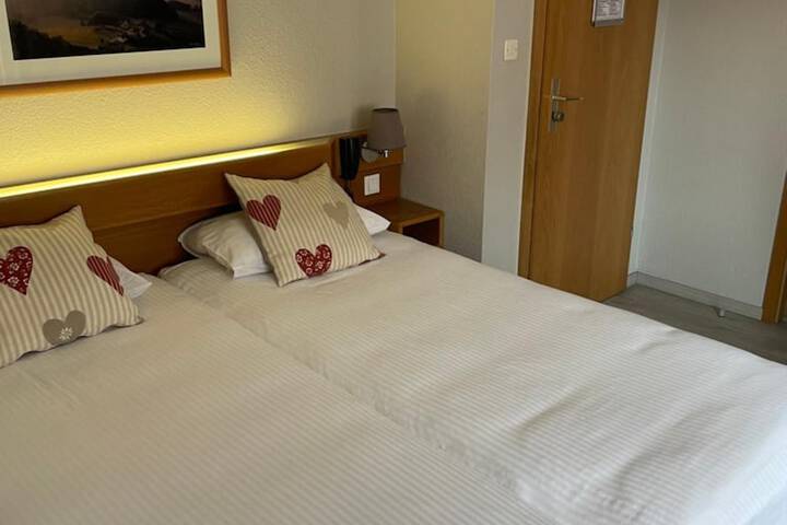 Room 10 of 32
