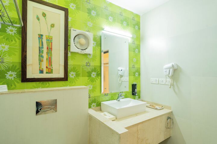 Room 52 of 145