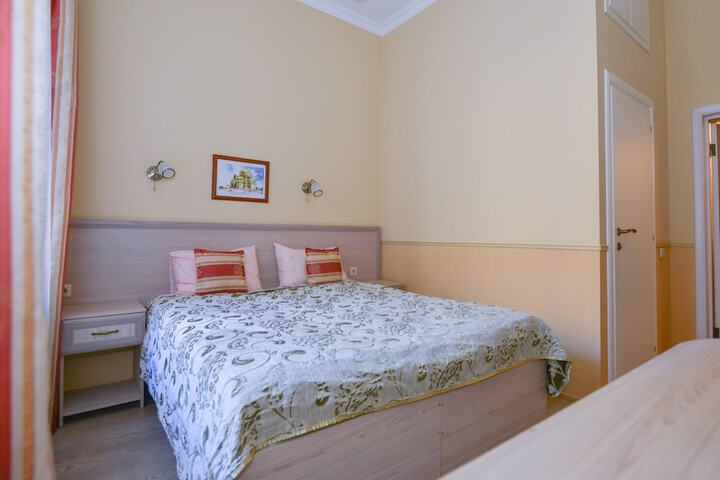 Room 4 of 75