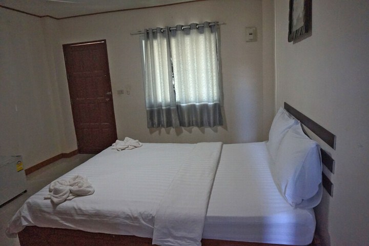 Room 6 of 24