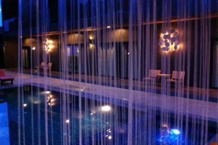 Pool Hotel