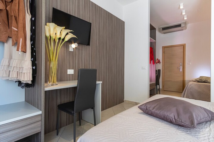 Room 20 of 115