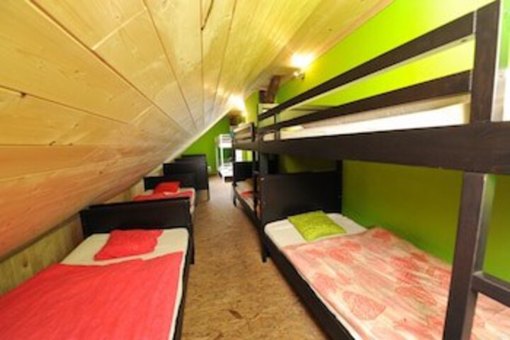 Room 7 of 16