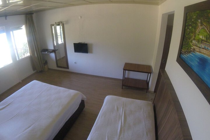 Room 6 of 45