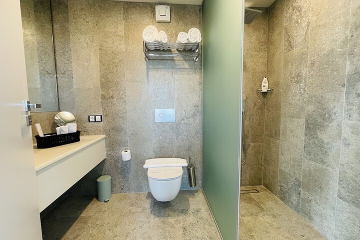 Room 36 of 47
