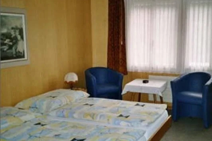 Room 7 of 11