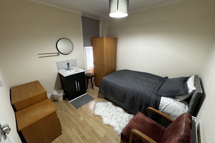 Room 2 of 31