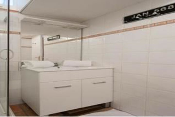 Room 4 of 17