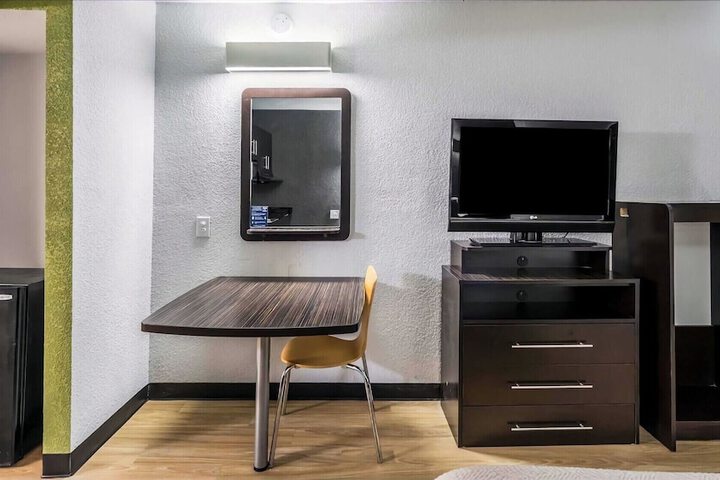 Room 33 of 72