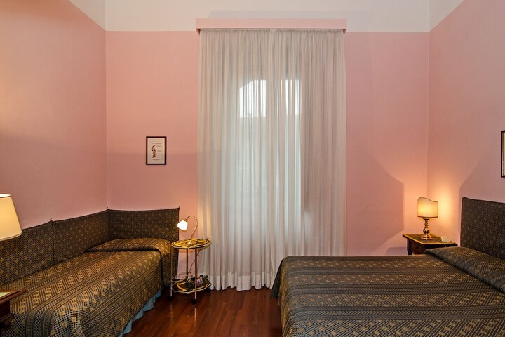 Room 52 of 85