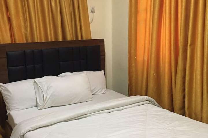 Room 2 of 6