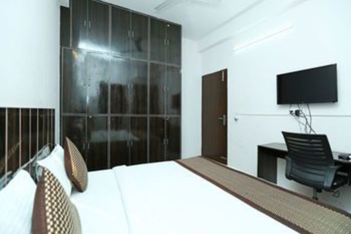 Room 15 of 25