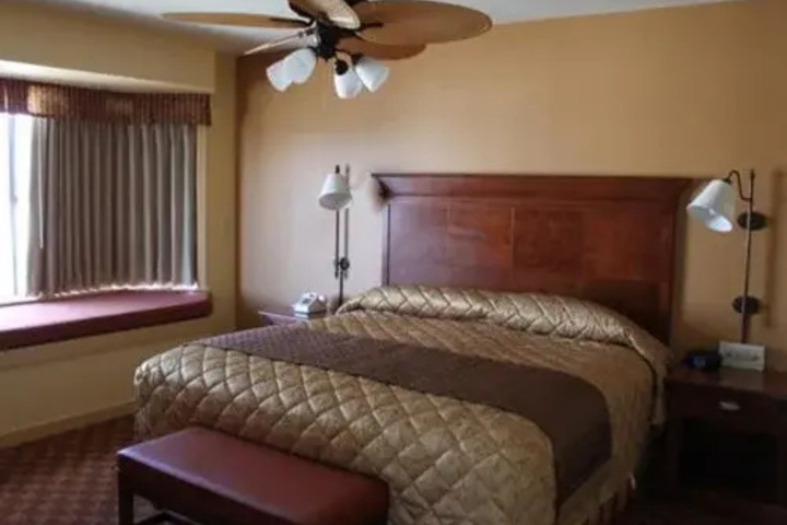Room 4 of 6