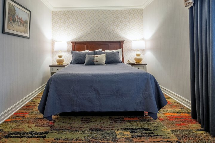 Room 105 of 251