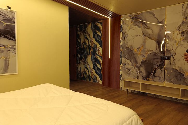Room 7 of 14