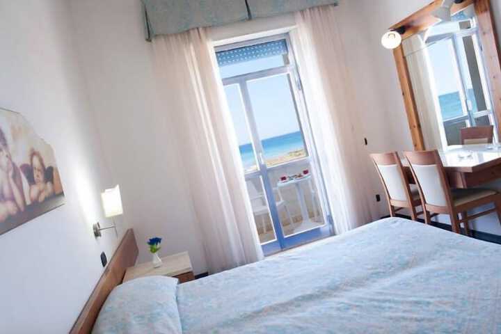 Room 4 of 25