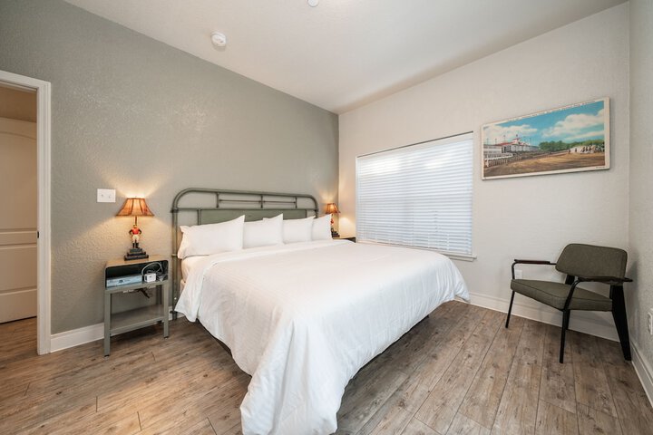 Superior Room 1 Queen Bed (143 of 168)