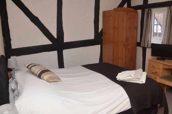 Room 4 of 11