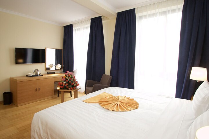 Room 10 of 36