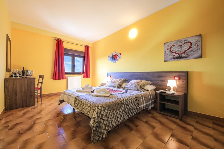 Room 14 of 102