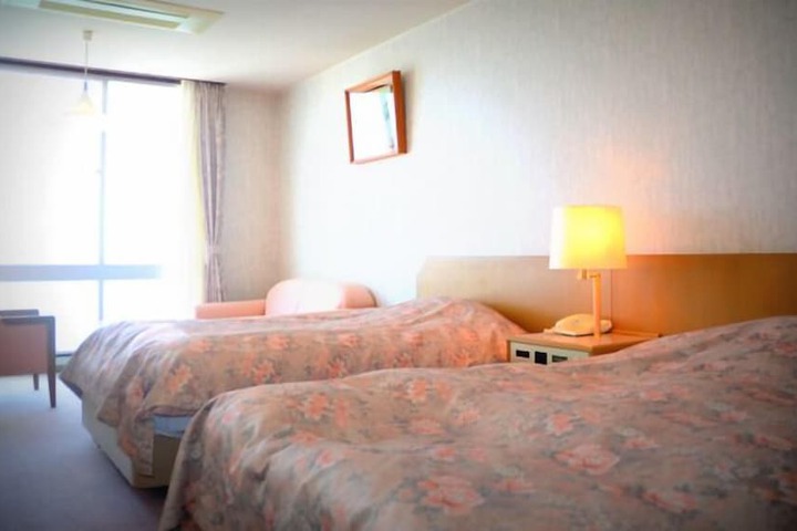 Room 6 of 11