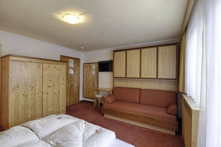 Room 34 of 94