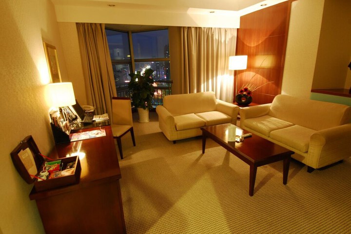 Room 25 of 38
