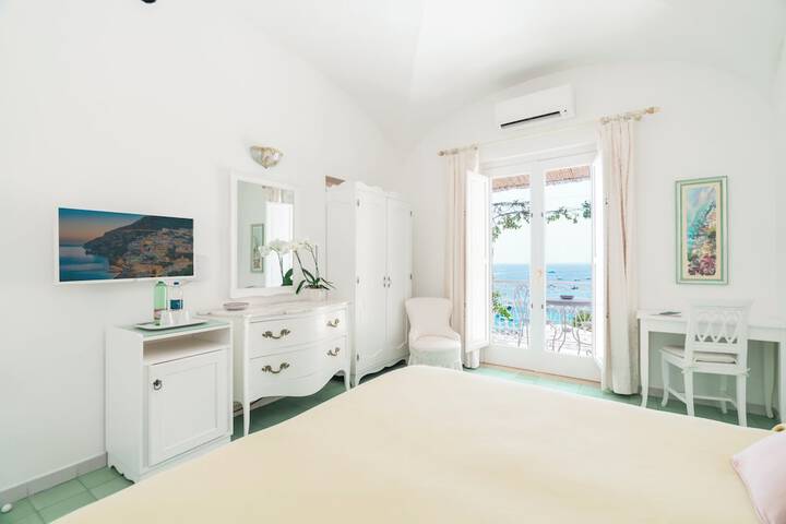 Room 5 of 62