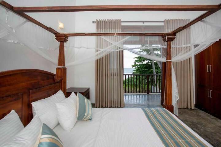 Room 4 of 25