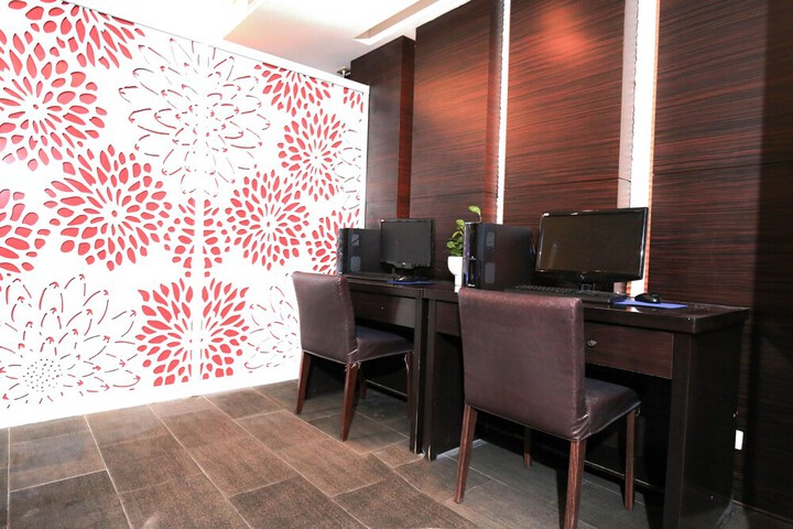 Business Center 34 of 39