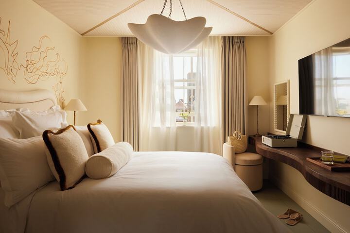 Room 10 of 97