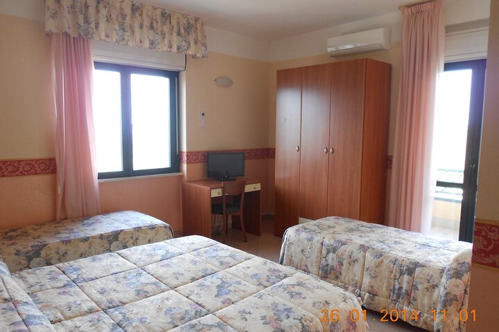 Room 5 of 22