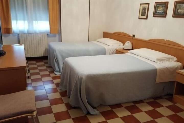 Room 10 of 42