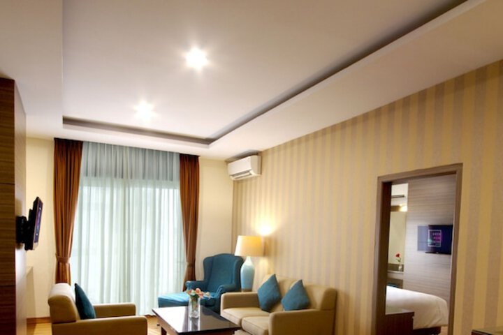 Room 10 of 37