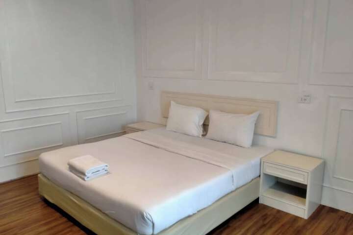 Room 14 of 32