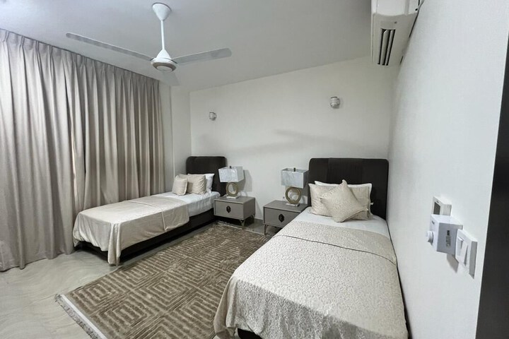 Room 5 of 13