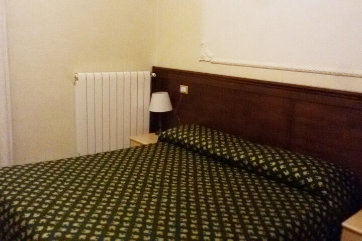 Room 7 of 37