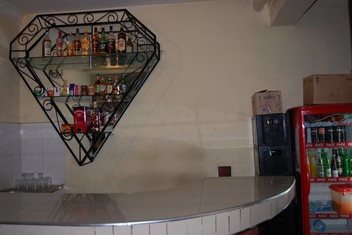 Lounge 10 of 11